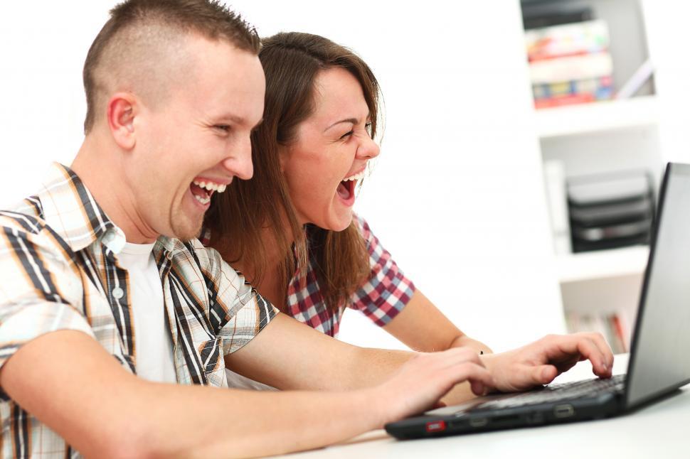 2 people looking at a computer